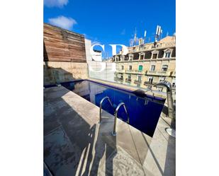 Swimming pool of Flat to rent in  Barcelona Capital  with Air Conditioner, Heating and Parquet flooring