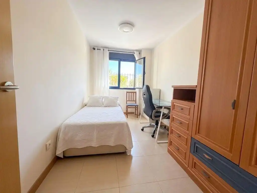 Habitación de Piso en venta en Málaga con Aire acondicionado, Calefacción y Jardín privado