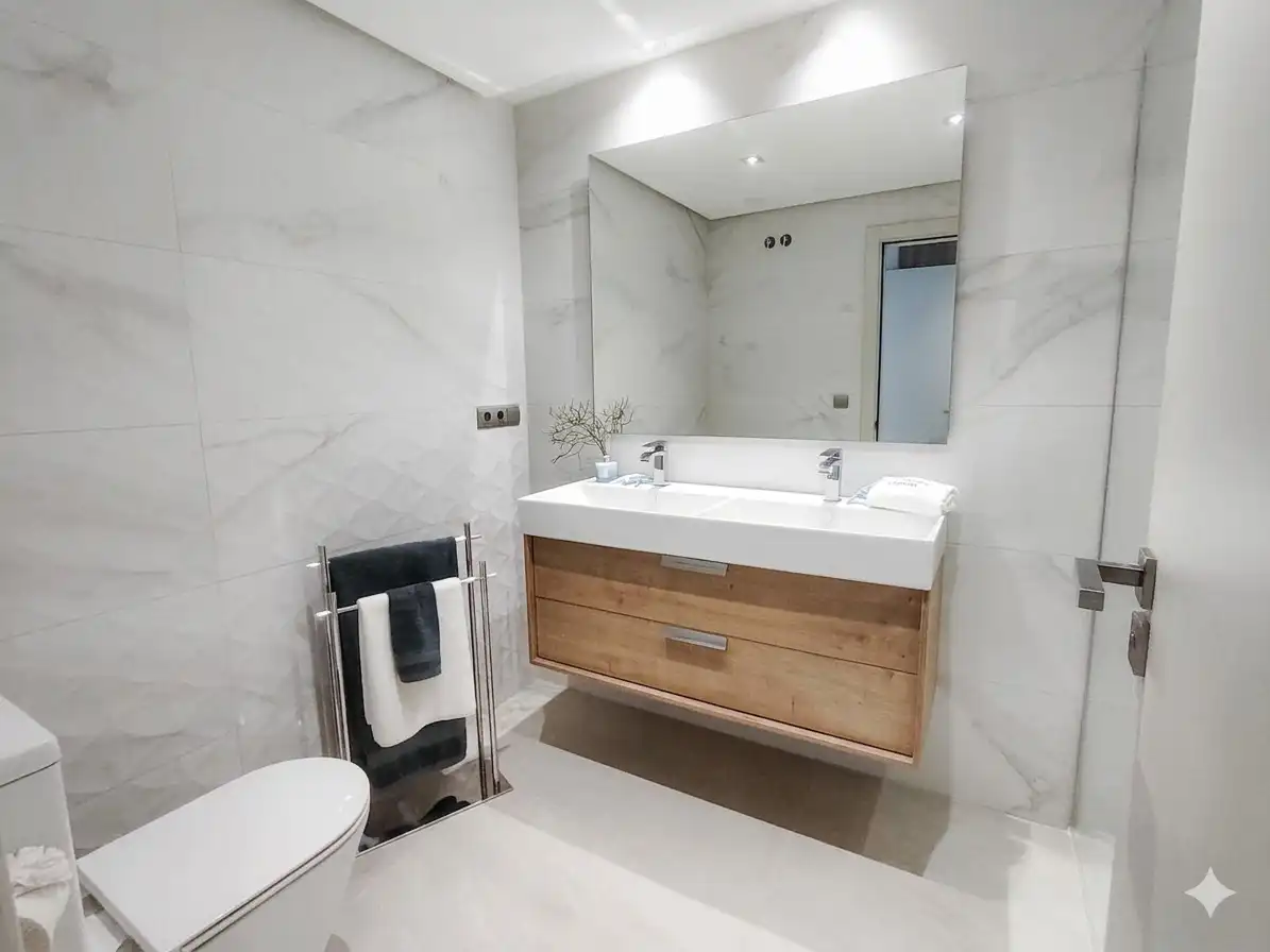 Badezimmer von Wohnung zum Verkauf in Mijas mit Klimaanlage, Privatgarten und Terrasse