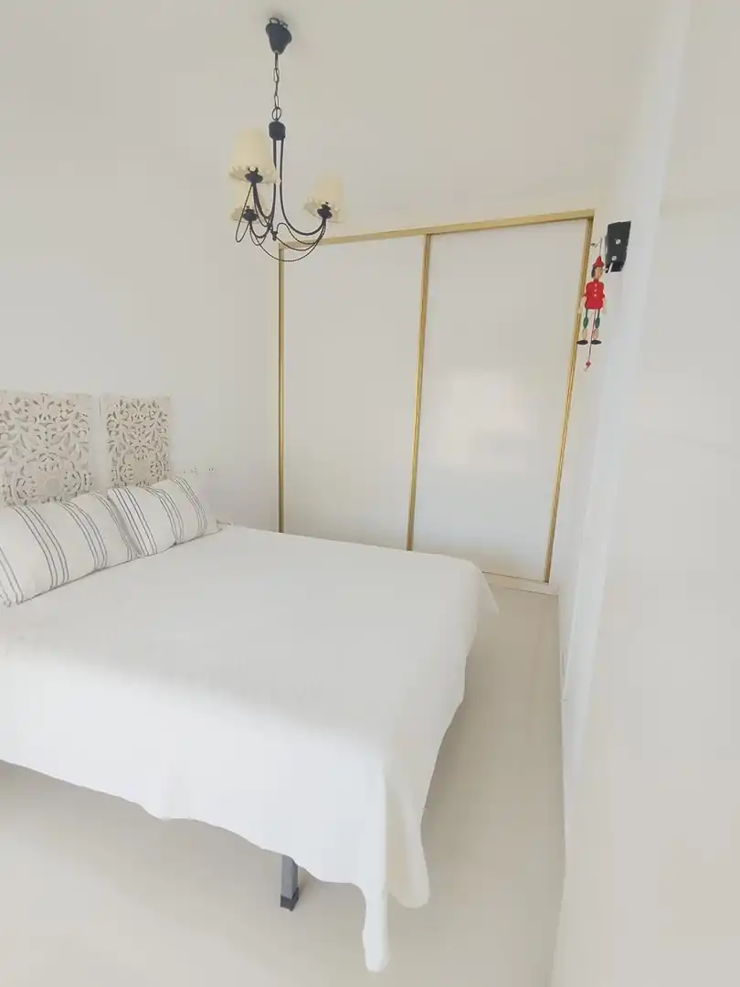 Habitación de Apartamento de alquiler en Torrenueva Costa con Jardín privado, Terraza y Amueblado