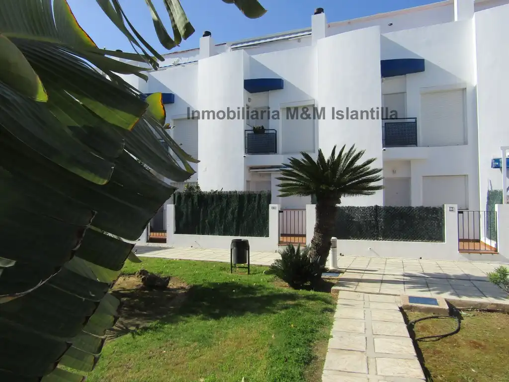 Vista exterior de Casa adosada en venta en Islantilla con Terraza, Trastero y Amueblado