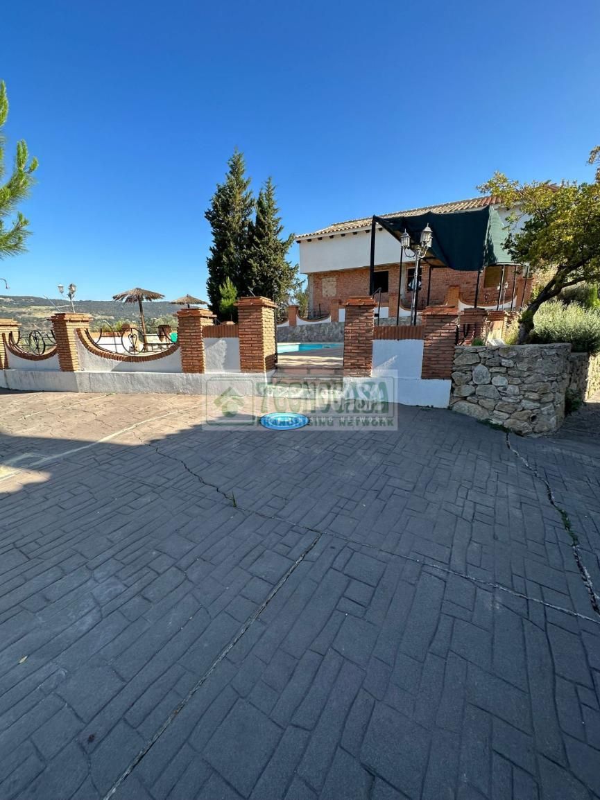 Vista exterior de Finca rústica en venda en Arriate amb Calefacció i Terrassa