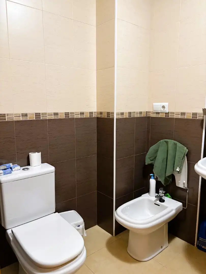 Baño de Piso en venta en Totana con Amueblado, Lavadora y Internet
