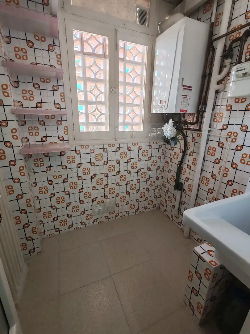 Baño de Piso en venta en Badalona con Calefacción y Balcón
