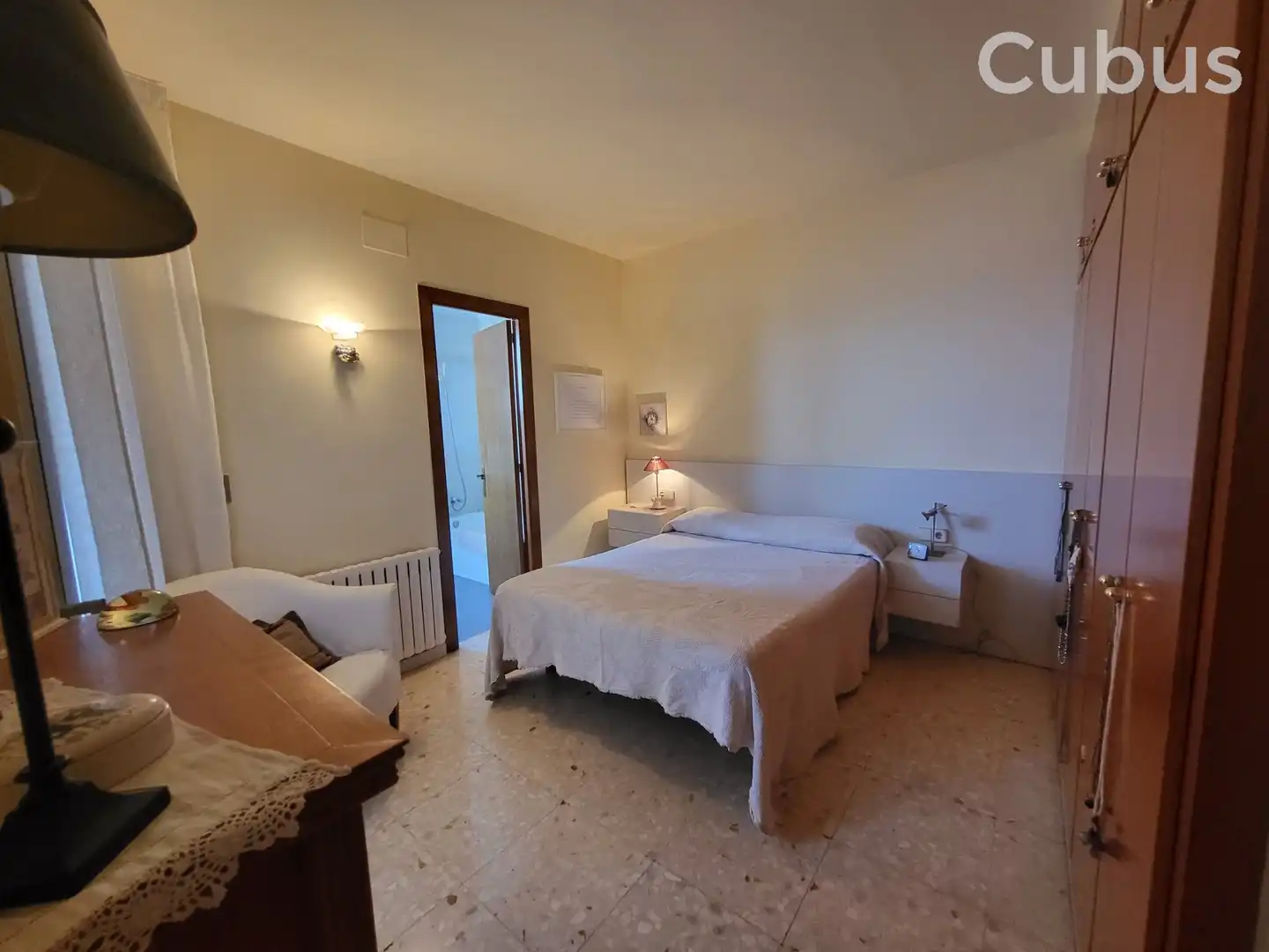 Dormitori de Casa o xalet en venda en Olot amb Calefacció, Terrassa i Balcó