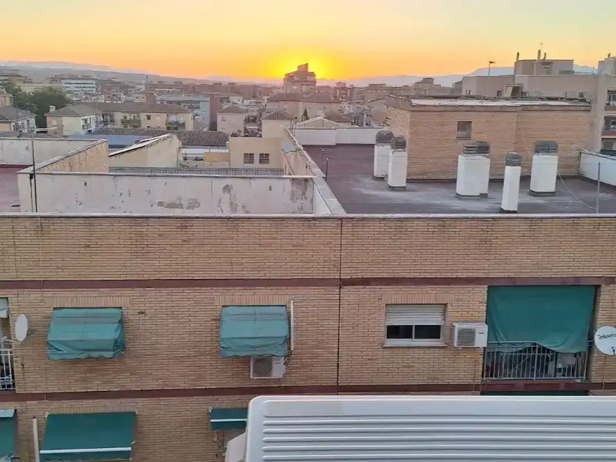 Vista exterior de Pis en venda en Granada amb Aire condicionat, Parquet i Terrassa