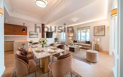 Living room of Flat for sale in  Madrid Capital  with Air Conditioner, Heating and Parquet flooring