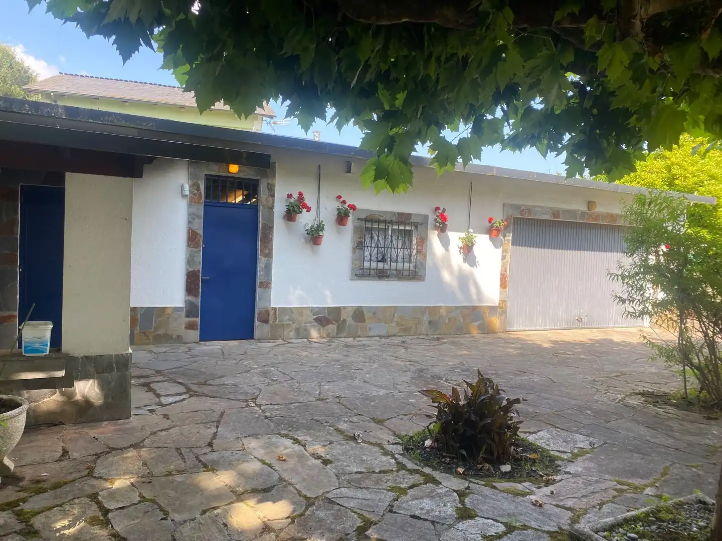 Vista exterior de Casa o chalet en venta en Lugo con Calefacción, Piscina y Amueblado