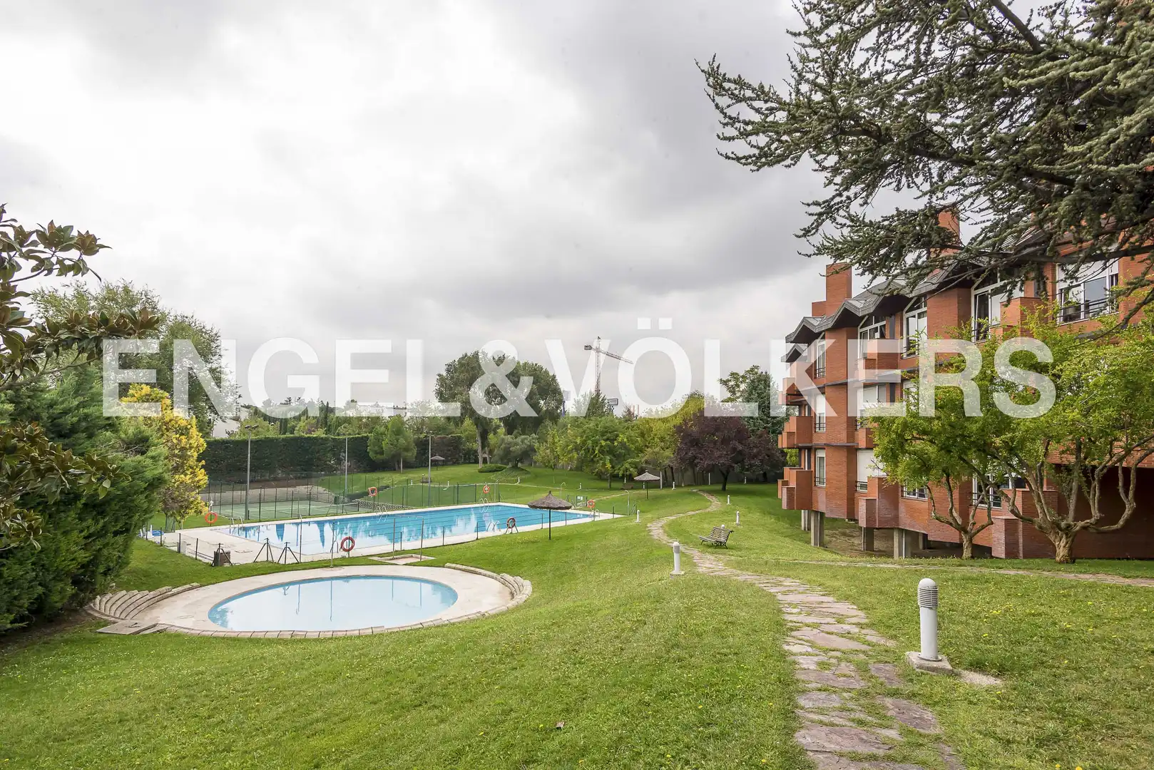 Piscina de Piso de alquiler en Madrid con Aire acondicionado, Calefacción y Trastero