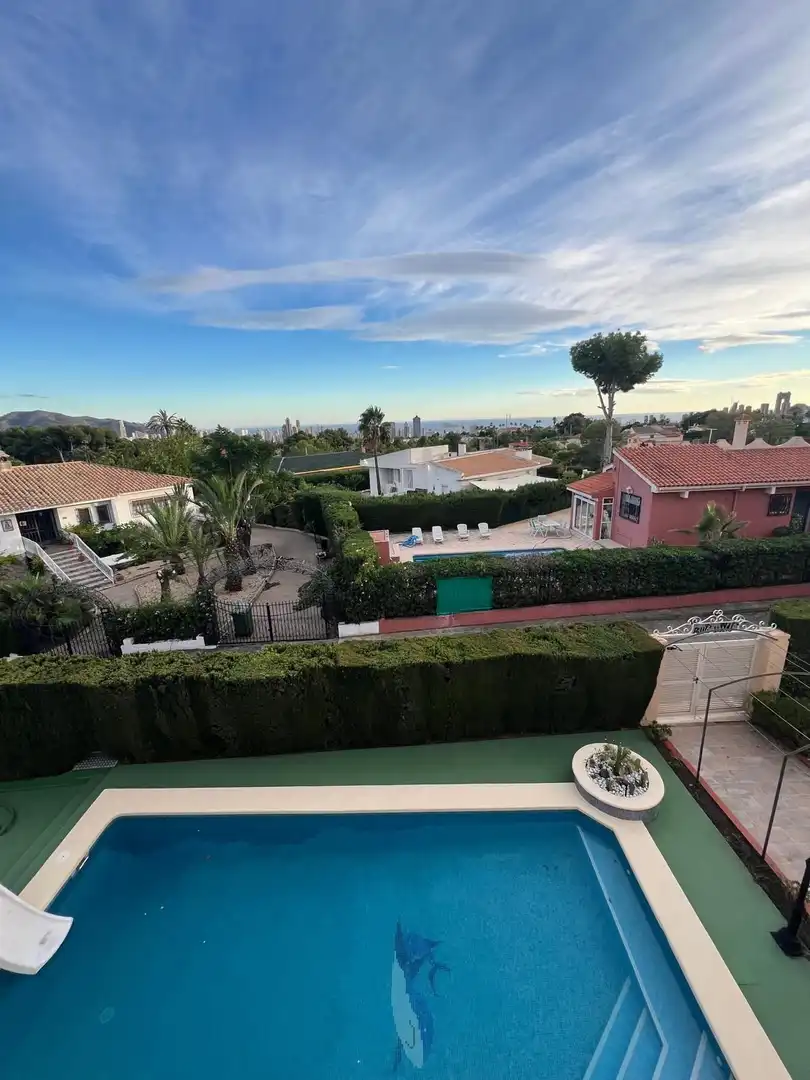 Vista exterior de Casa o xalet en venda en Benidorm amb Aire condicionat, Terrassa i Traster