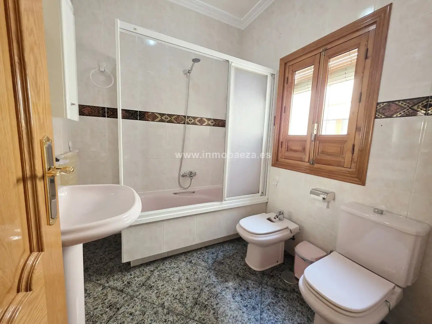 Baño de Piso en venta en Ibros con Aire acondicionado y Balcón
