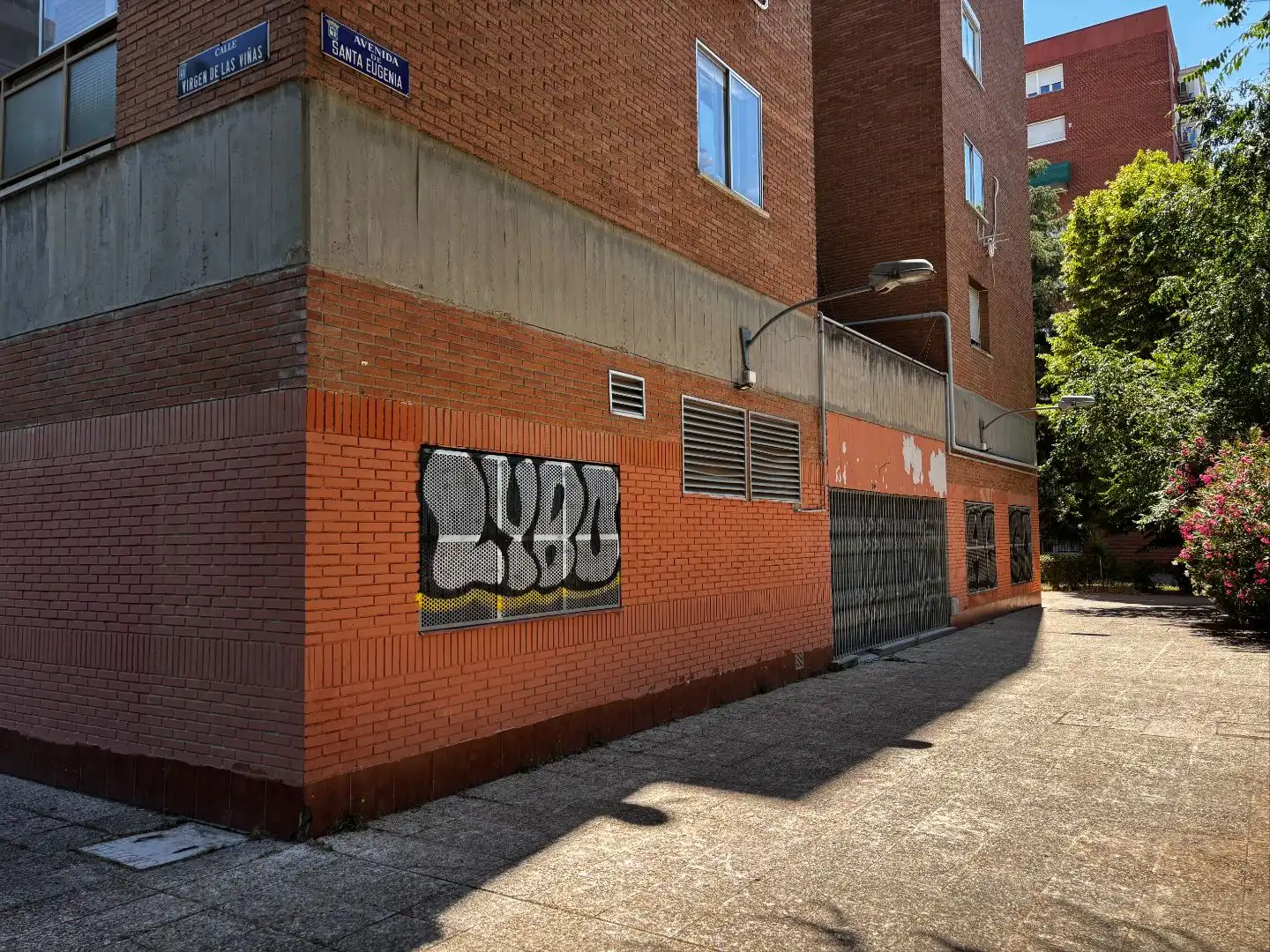 Vista exterior de Local en venda en Madrid