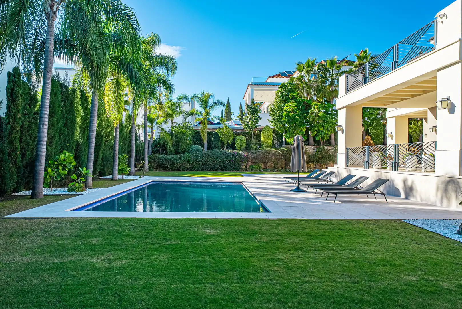 Piscina de Casa o xalet en venda en Benahavís amb Aire condicionat, Jardí privat i Terrassa