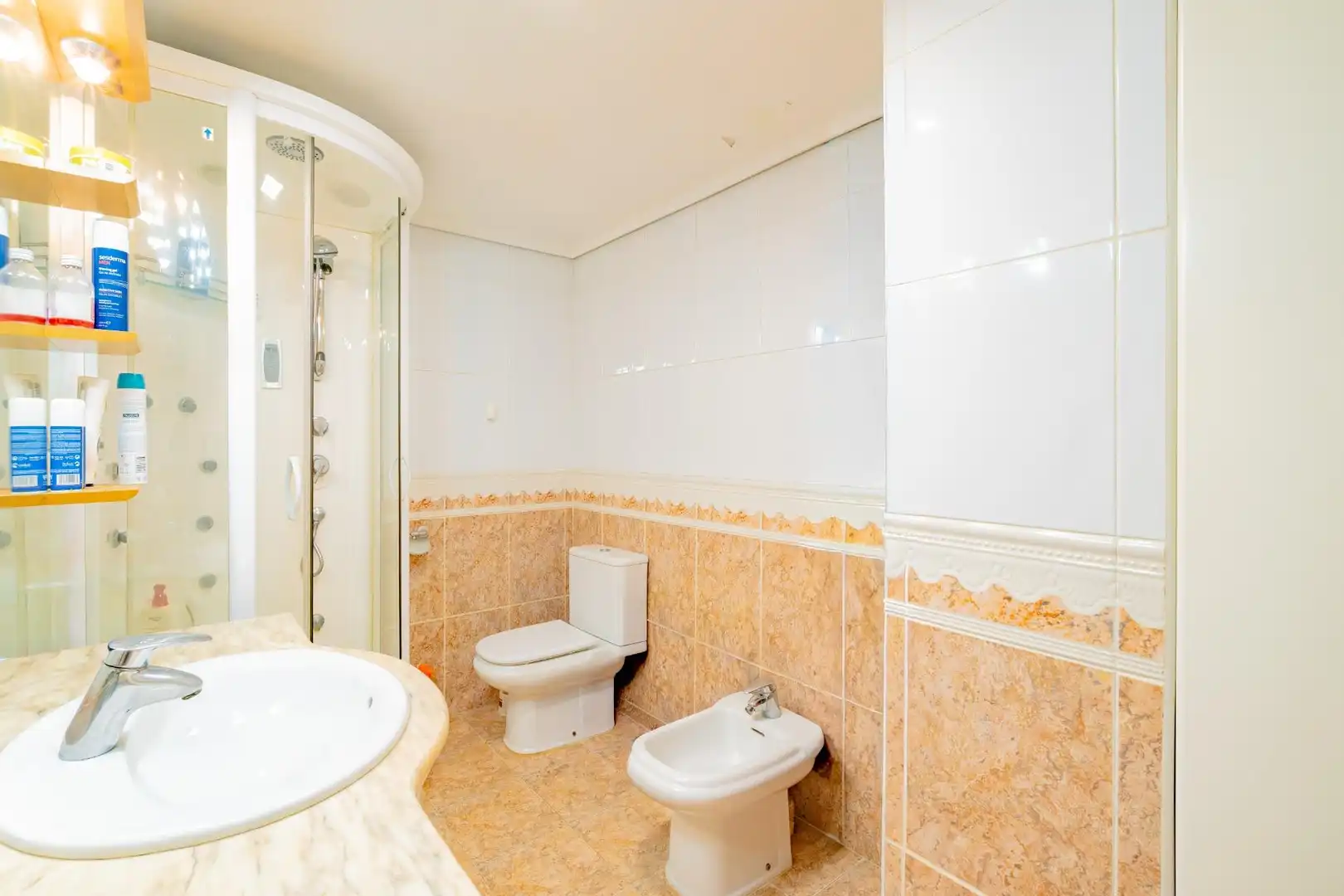Baño de Piso en venta en Almazora / Almassora con Calefacción y Balcón
