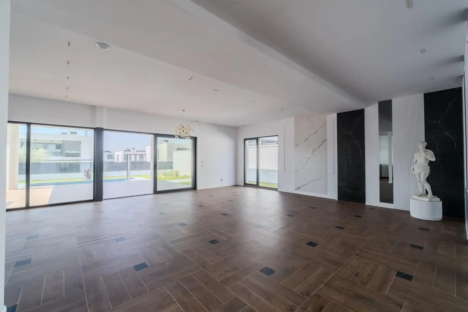 Casa pareada con piscina en venta en Calle Calle Tallín, imagen 11