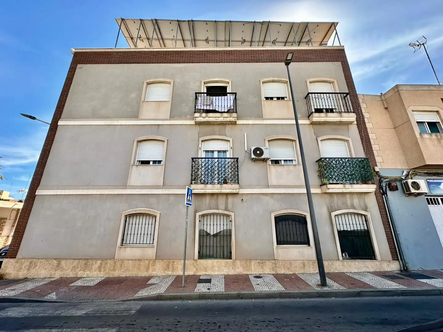 Vista exterior de Piso en venta en Roquetas de Mar con Calefacción, Amueblado y Alarma