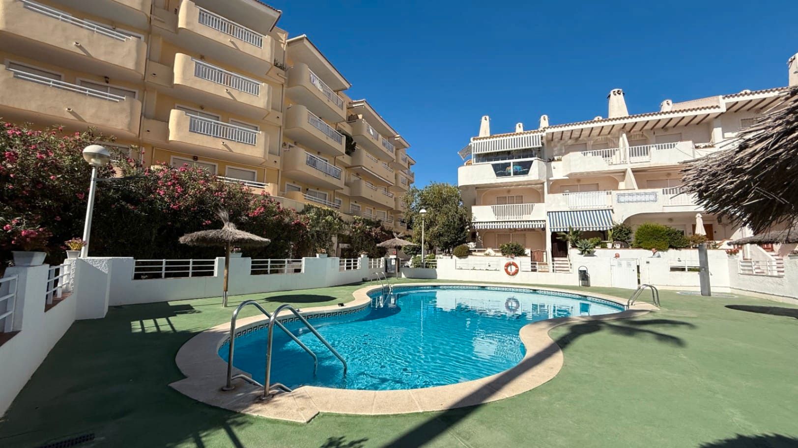 Vista exterior de Apartament en venda en Orihuela amb Aire condicionat, Parquet i Terrassa