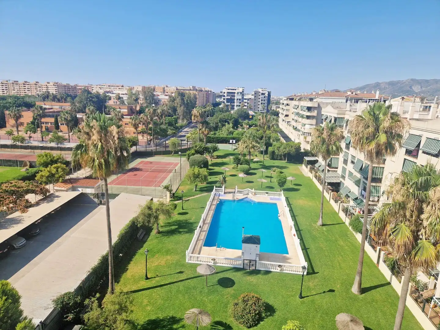 Vista exterior de Àtic en venda en Málaga amb Aire condicionat, Calefacció i Jardí privat