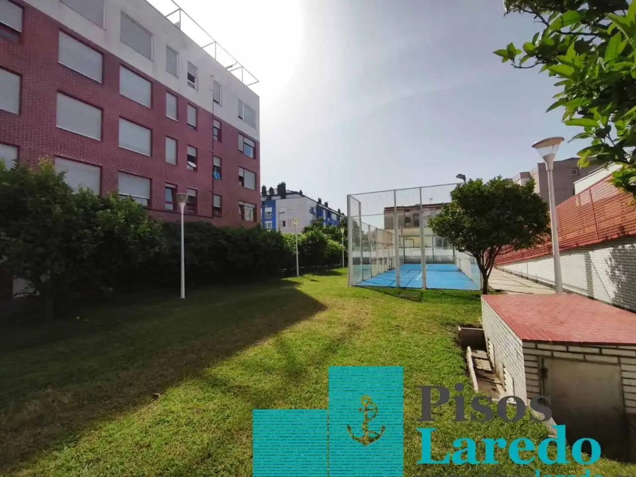 Parking de Piso en venta en Laredo con Calefacción, Parquet y Amueblado