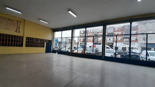 Local comercial en Alquiler en Avenida de España en Zona Sur - Av. de España - San Miguel