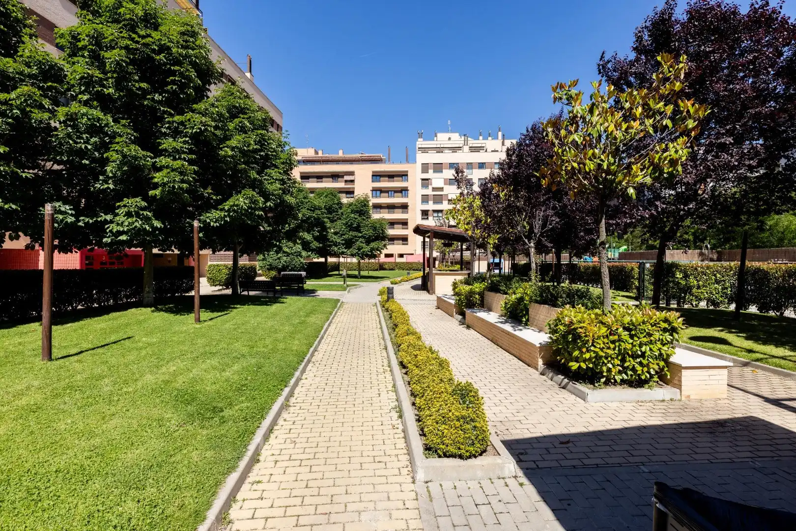Vista exterior de Àtic en venda en Torrejón de Ardoz amb Aire condicionat, Calefacció i Jardí privat