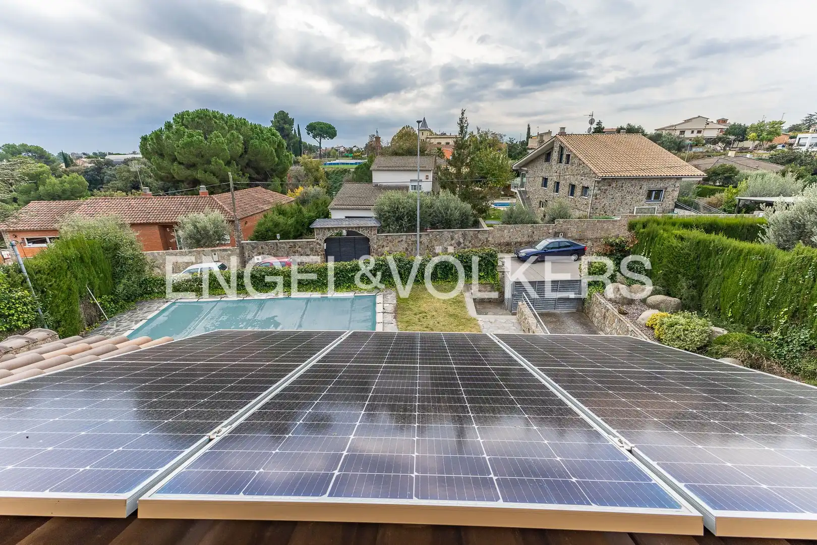 Vista exterior de Casa o xalet en venda en Castellar del Vallès amb Aire condicionat, Calefacció i Jardí privat