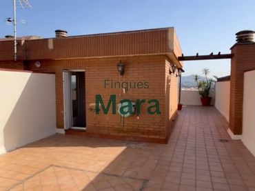 Àtic amb balcó en venda a Carrer Carrer Benviure