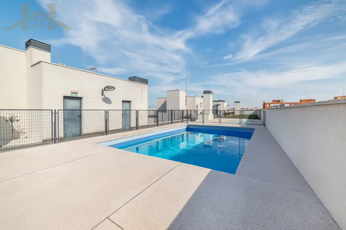 Swimming pool of Flat for sale in Móstoles  with Air Conditioner, Heating and Storage room