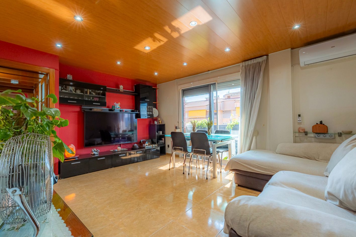 Living room of Flat for sale in Granollers  with Air Conditioner, Heating and Balcony