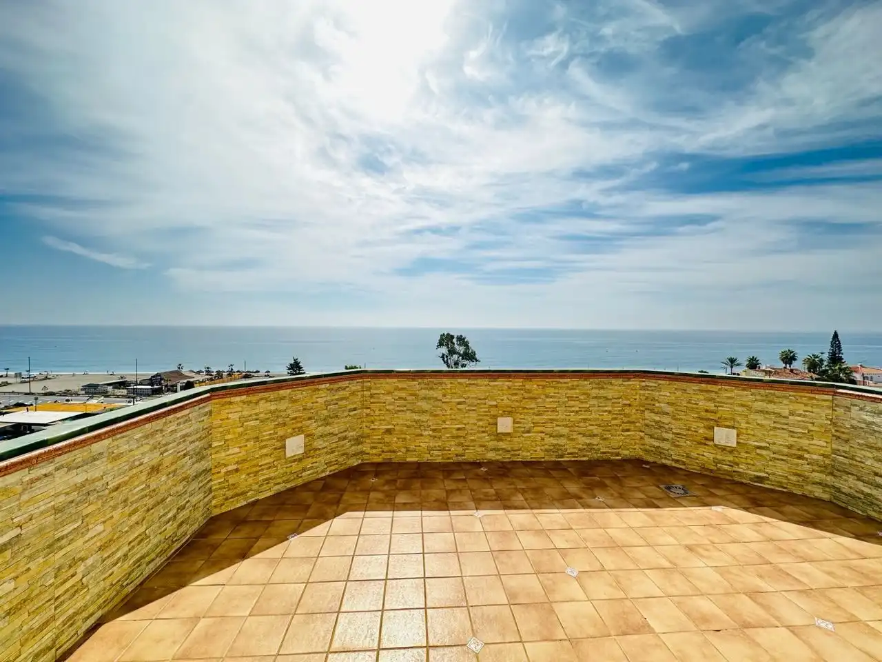 Terrassa de Casa o xalet en venda en Torrox amb Aire condicionat, Jardí privat i Traster