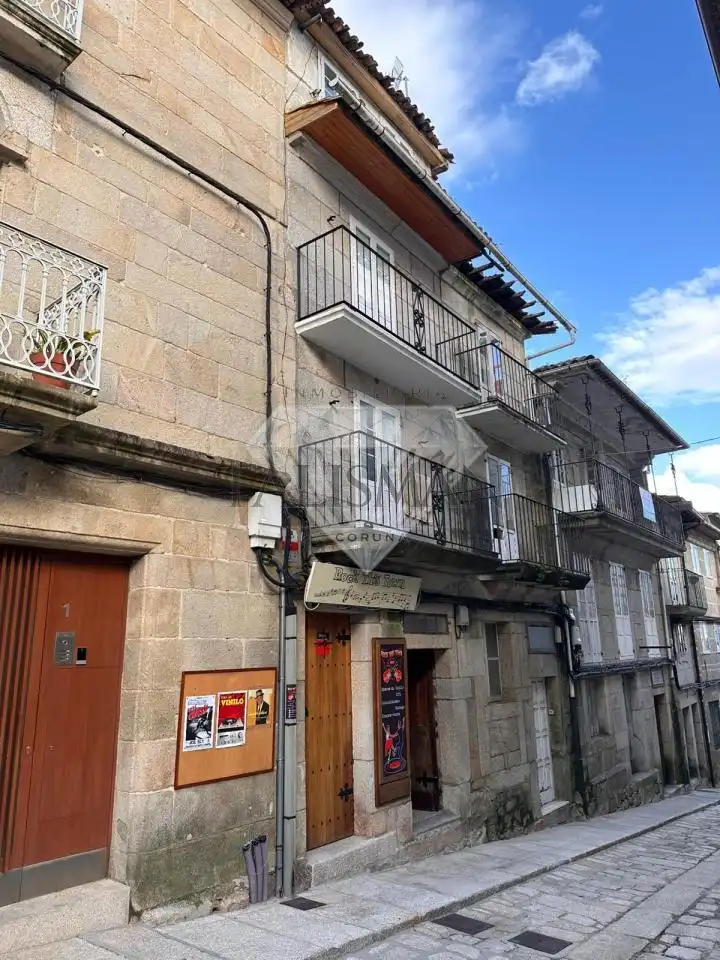 Außenansicht von Maisonette zum Verkauf in Tui mit Balkon