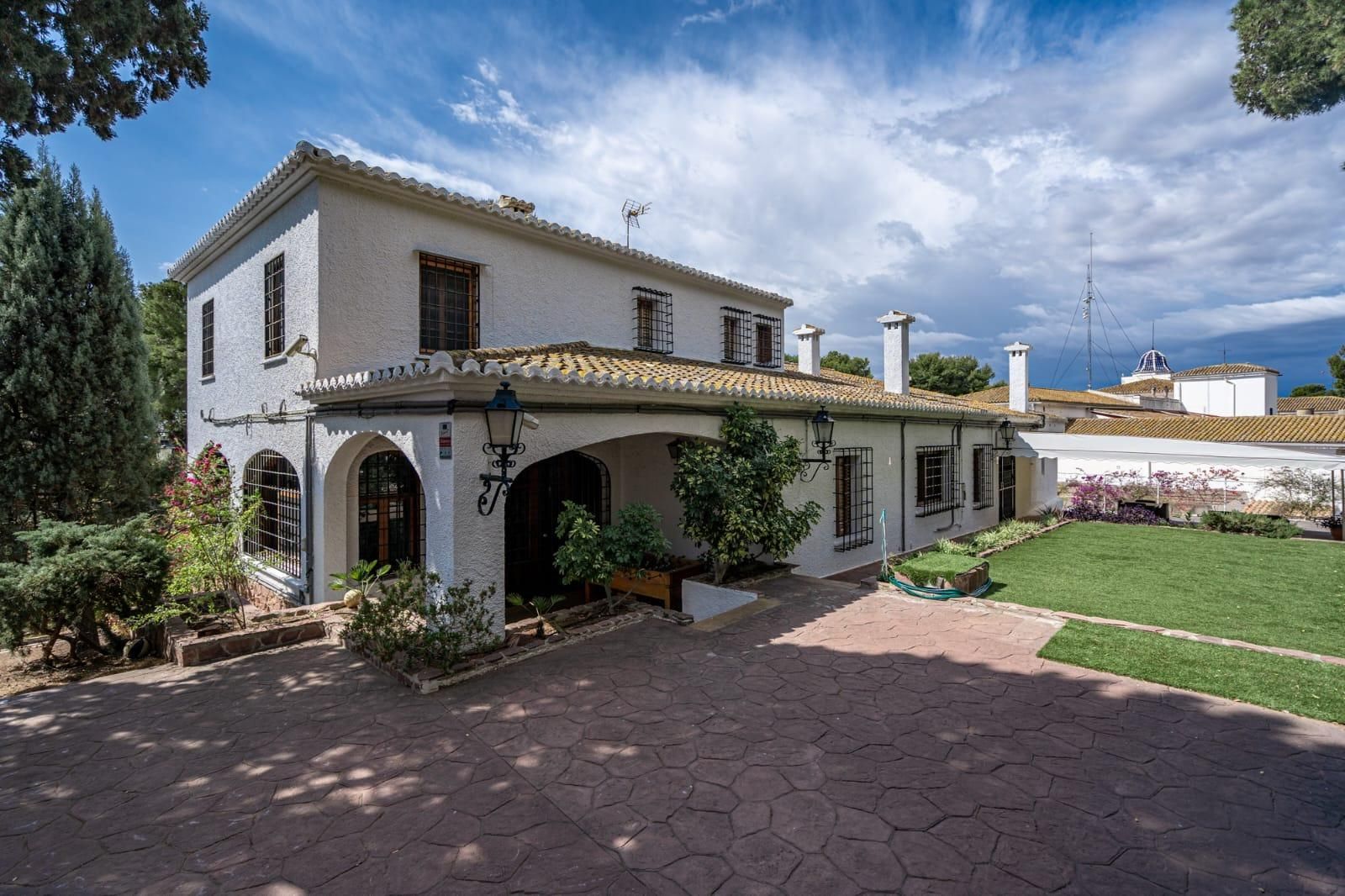 Vista exterior de Casa o xalet de lloguer en El Puig de Santa Maria amb Calefacció, Jardí privat i Terrassa