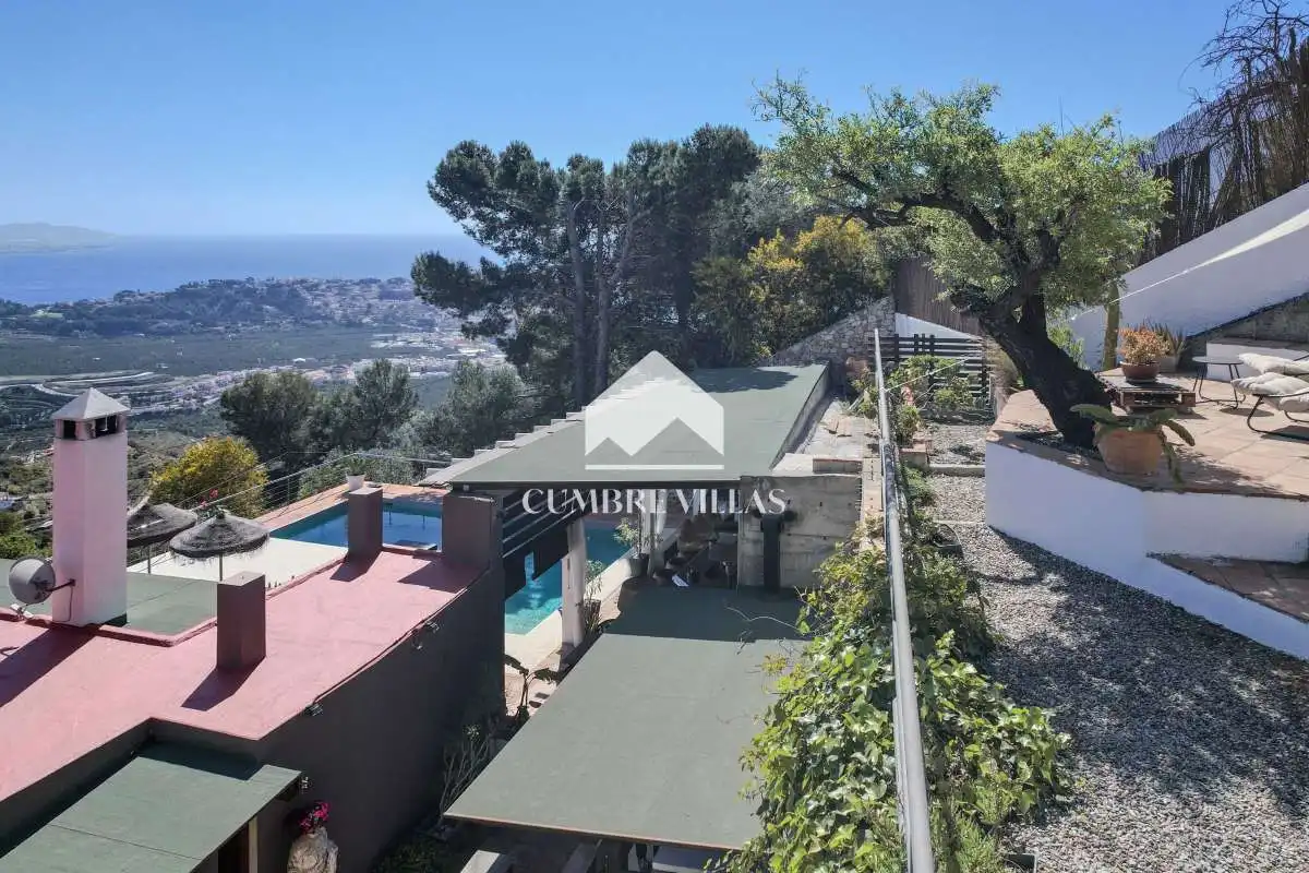 Vista exterior de Casa o xalet en venda en Almuñécar amb Terrassa, Traster i Moblat