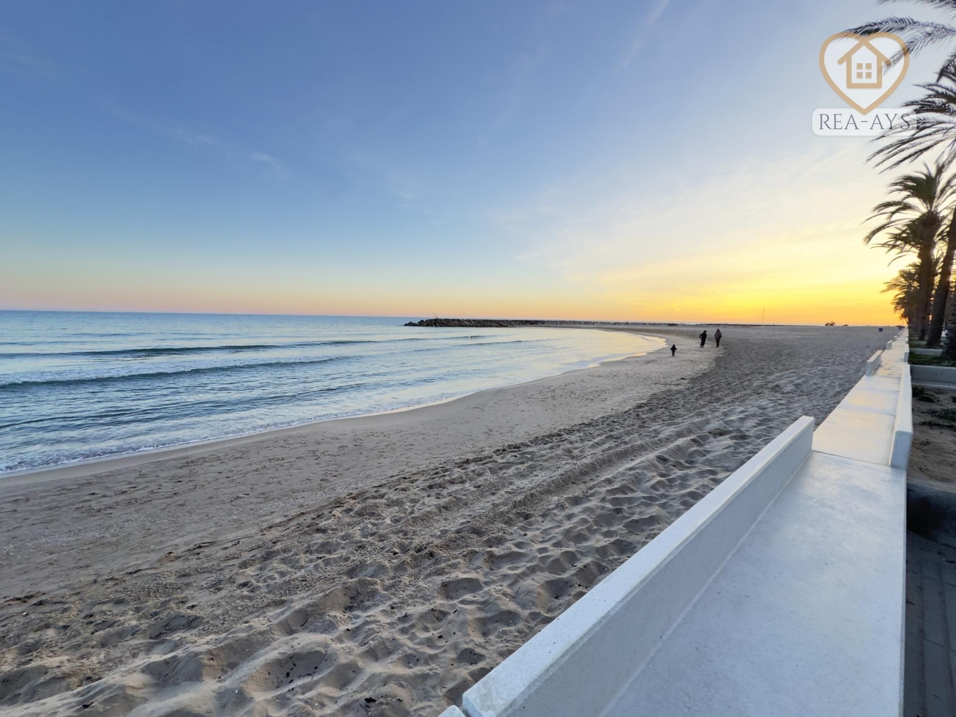 Vista exterior de Piso en venta en Cubelles con Aire acondicionado, Amueblado y Balcón