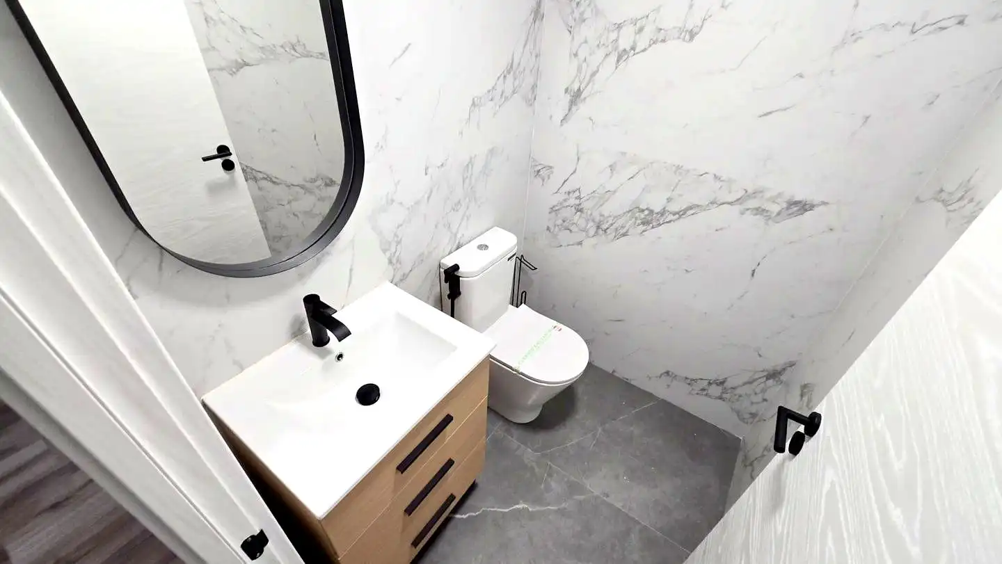 Badezimmer von Wohnung zur Miete in Gandia mit Klimaanlage, Terrasse und Möbliert