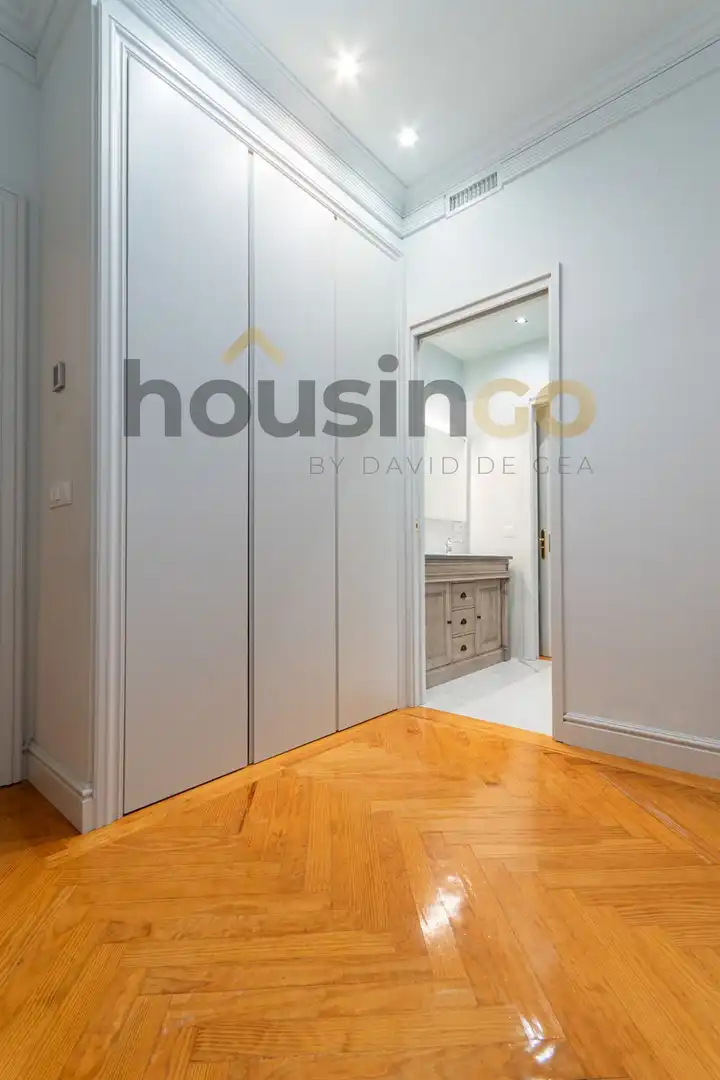 Bedroom of Flat for rent in Madrid  with Air Conditioner, Heating and Terrace