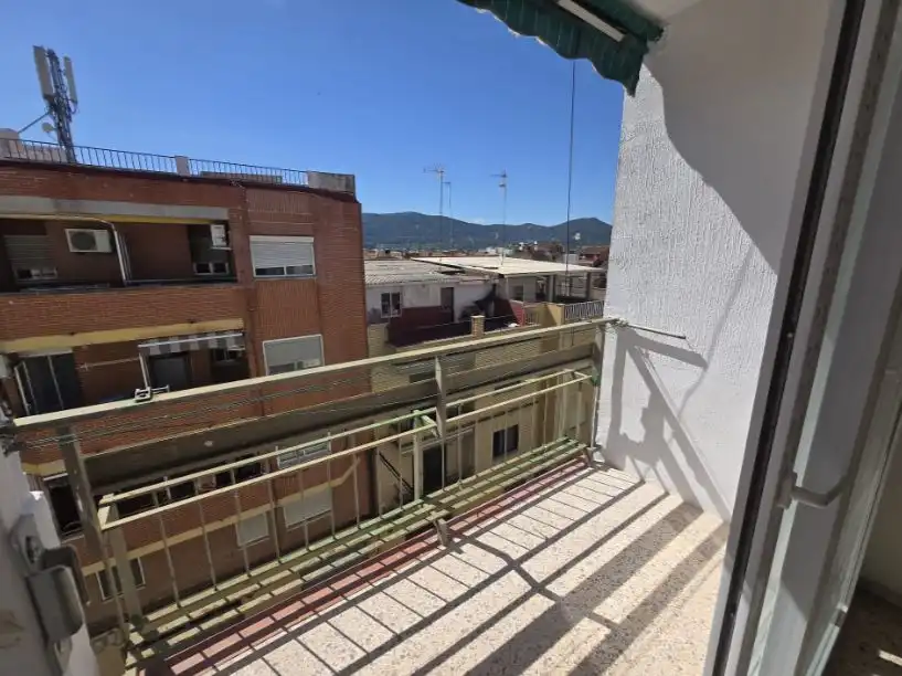 Vista exterior de Pis en venda en Canals amb Balcó i Alarma