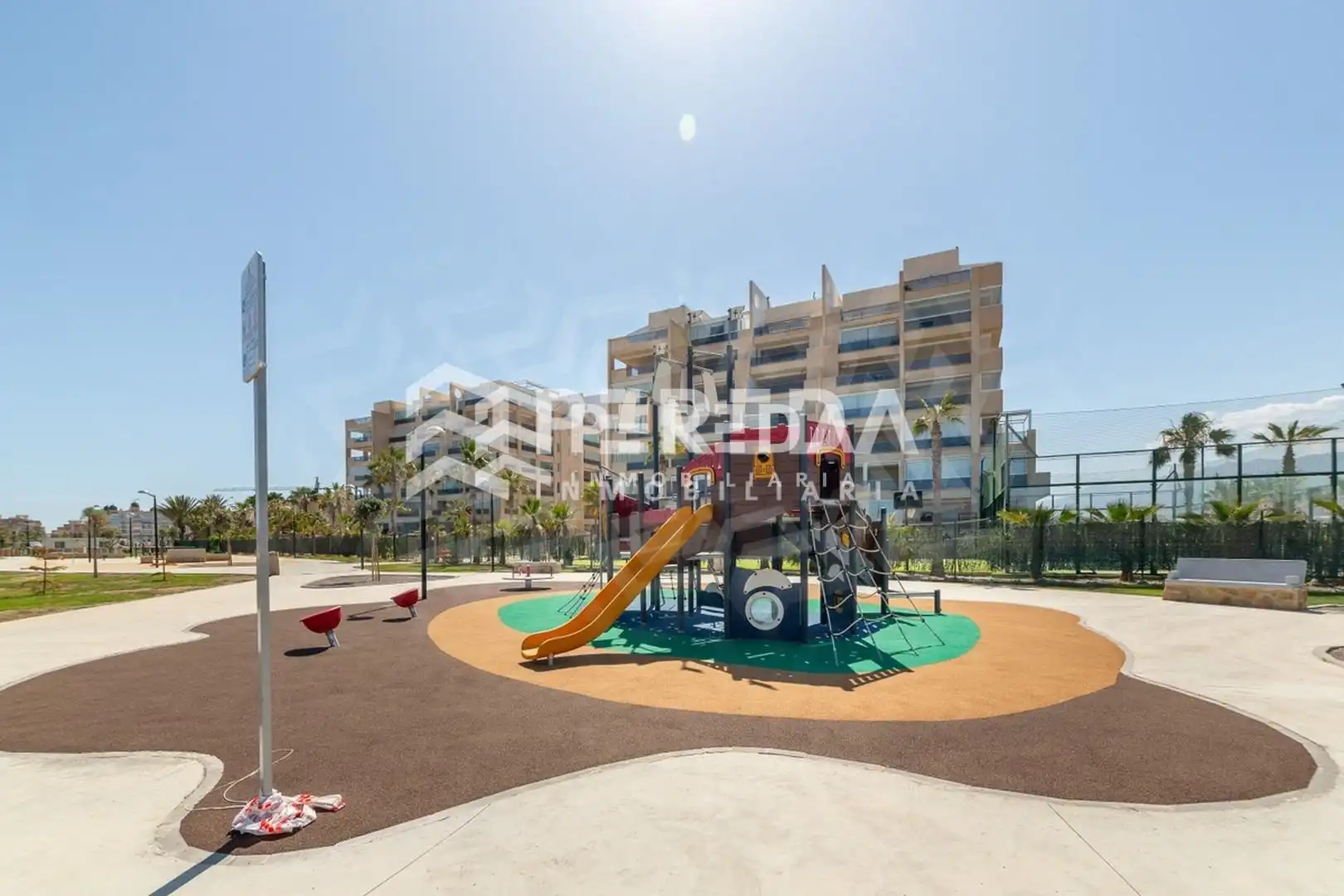 Außenansicht von Dachboden zum Verkauf in Roquetas de Mar mit Terrasse und Gemeinschaftspool