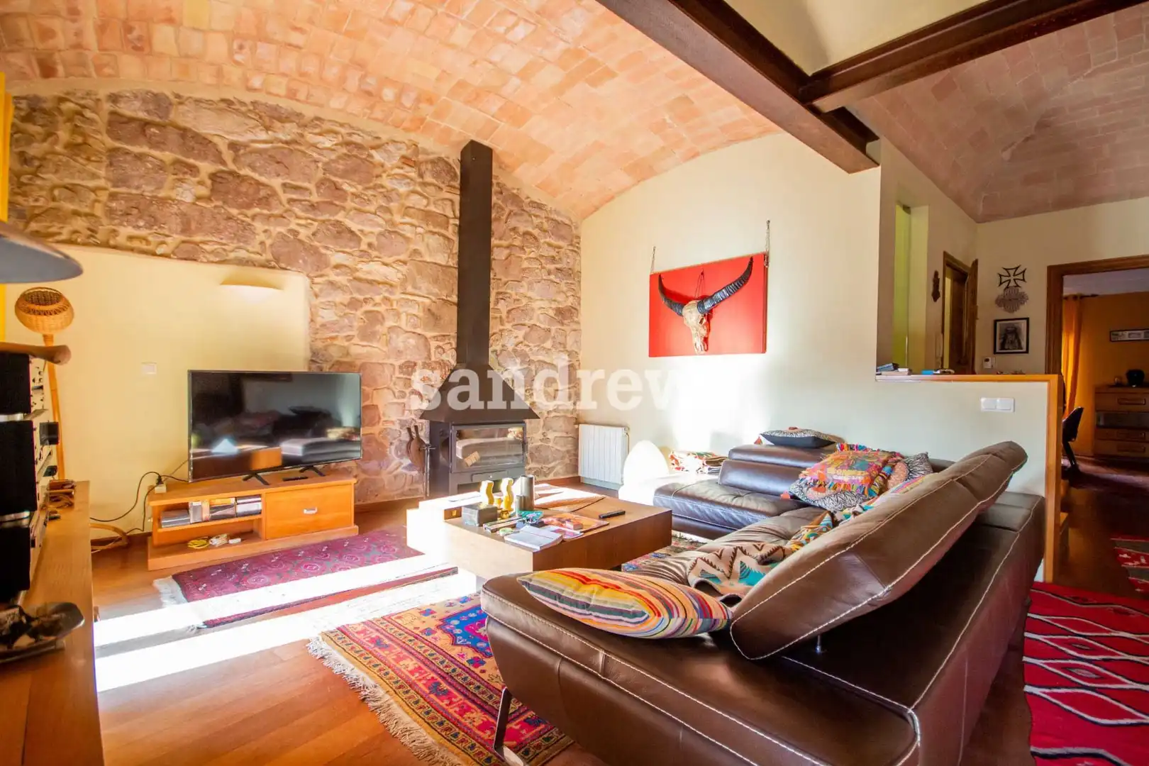 Sala d'estar de Casa adosada en venda en Darnius amb Calefacció, Jardí privat i Terrassa