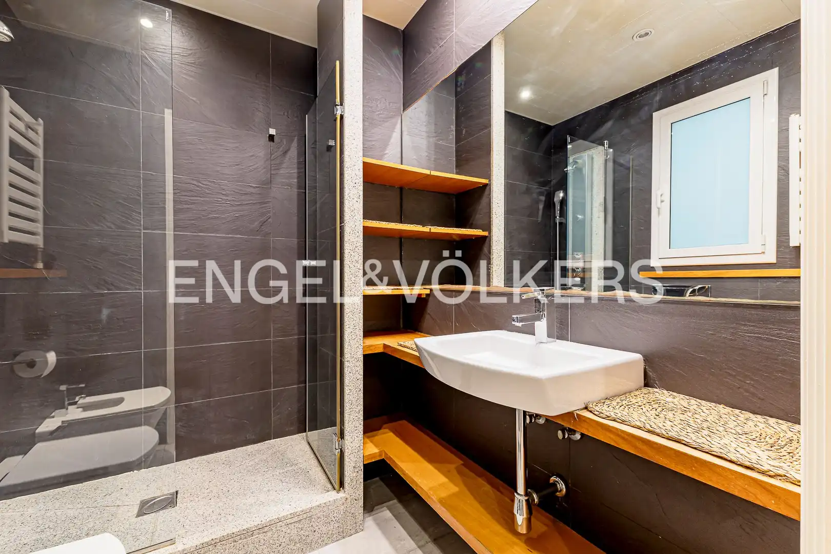 Baño de Piso de alquiler en Barcelona con Aire acondicionado, Calefacción y Amueblado