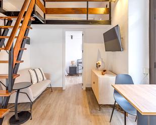 Sala d'estar de Apartament de lloguer en  Madrid Capital amb Aire condicionat, Calefacció i Balcó