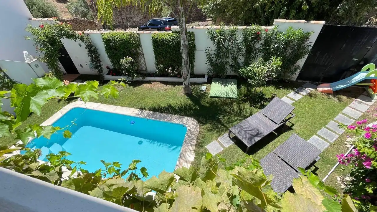 Piscina de Casa o xalet en venda en Atajate amb Aire condicionat, Calefacció i Jardí privat