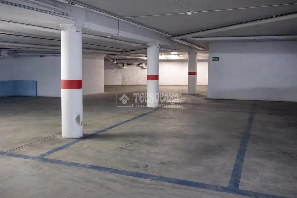 Aparcament de Pis en venda en Mataró amb Aire condicionat, Parquet i Terrassa