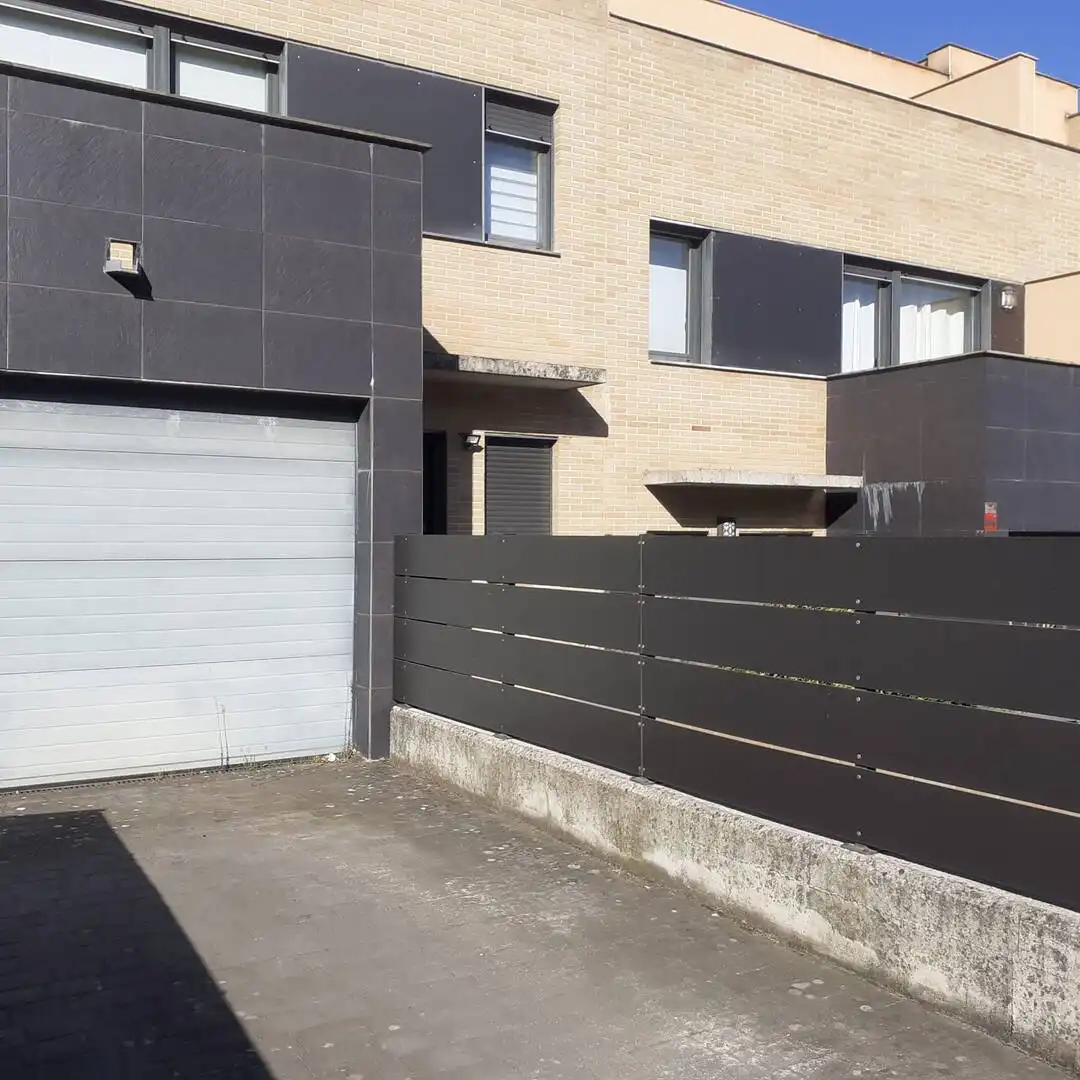 Vista exterior de Casa adosada en venta en Esteribar con Aire acondicionado, Calefacción y Terraza