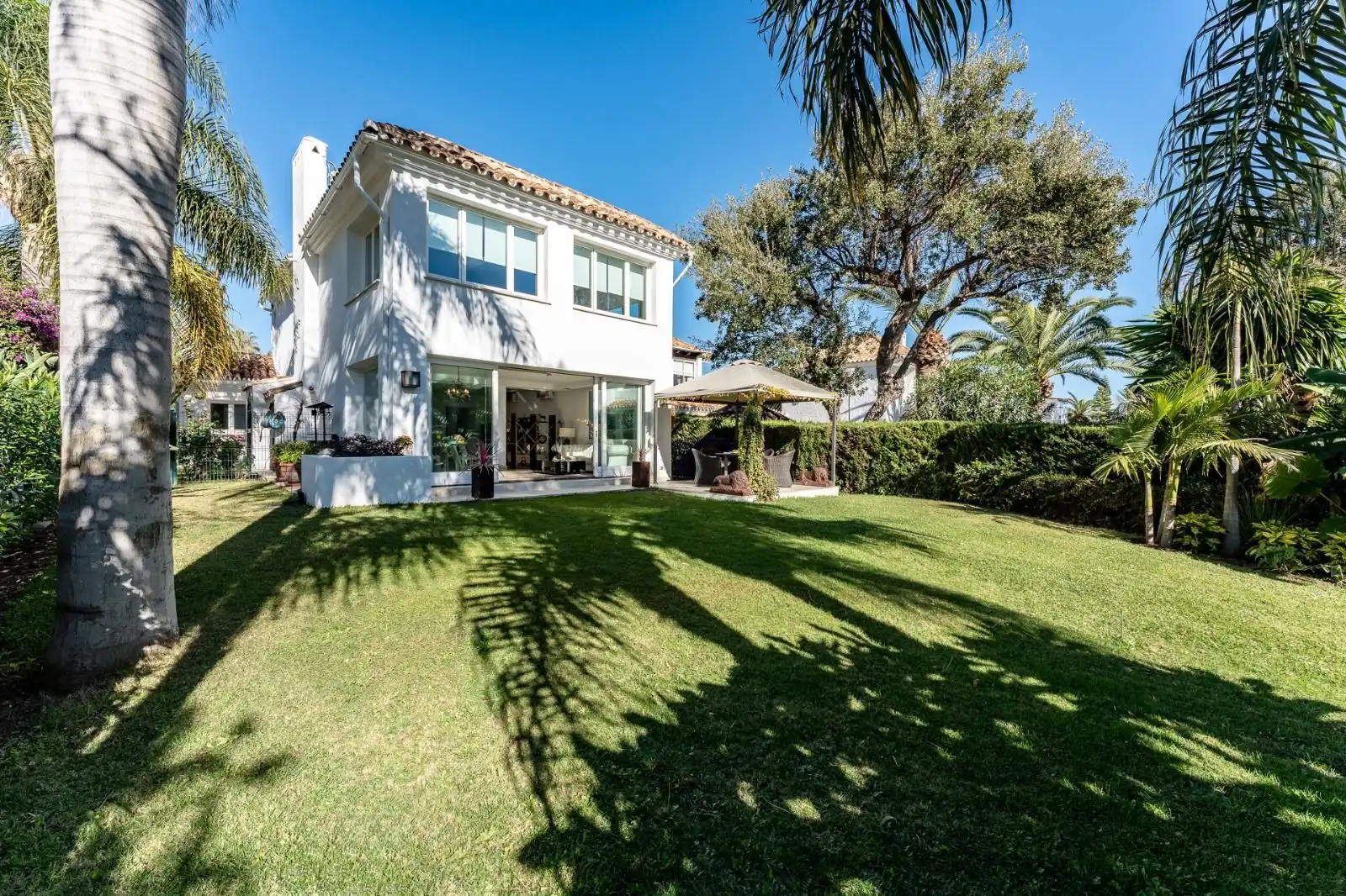 Casa con piscina en venta en Calahonda