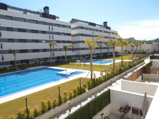 Piscina de Pis de lloguer en Torremolinos amb Aire condicionat, Terrassa i Traster