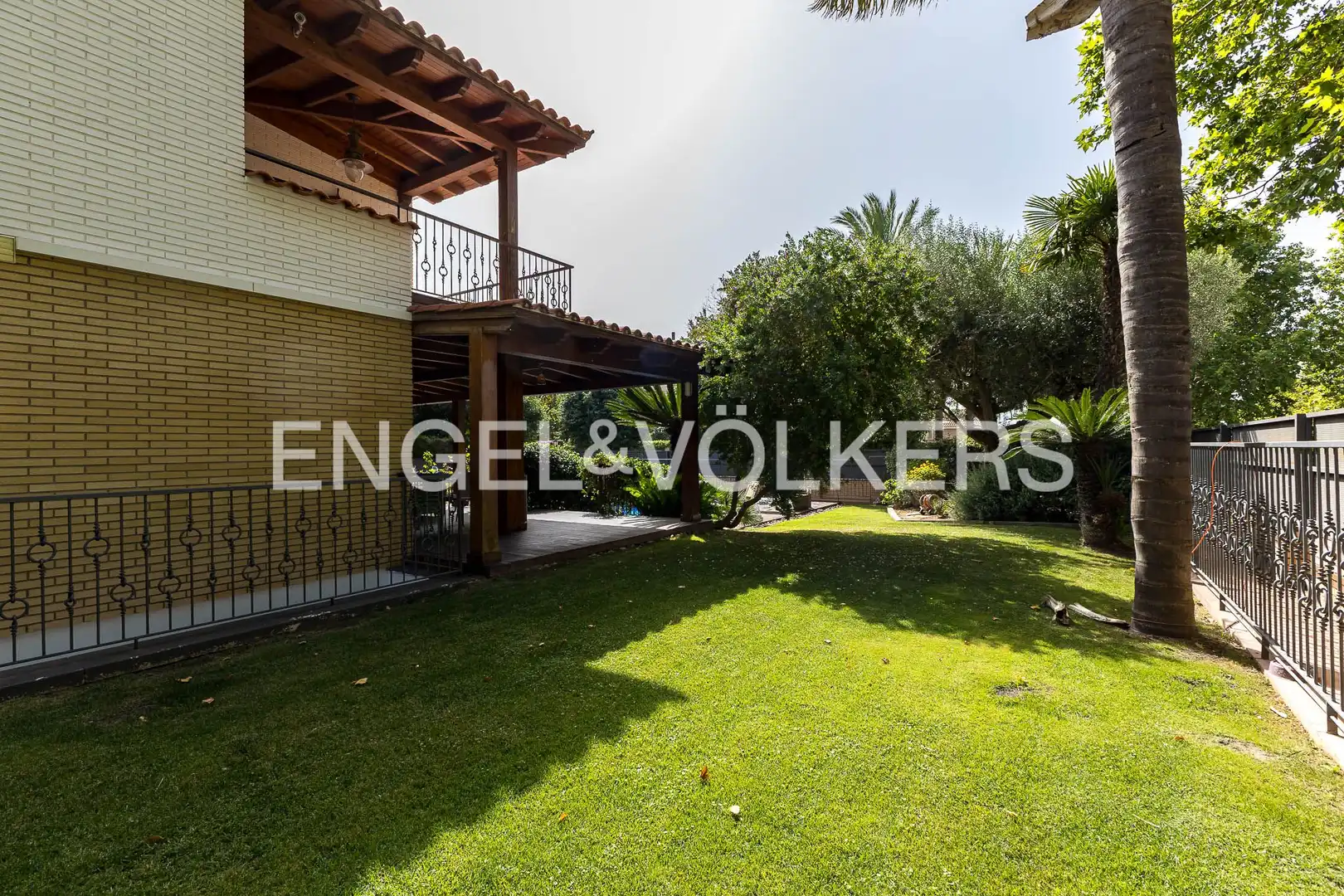 Terrace of Country homes for sale in Vilanova i la Geltrú  with Air Conditioner, Heating and Private garden