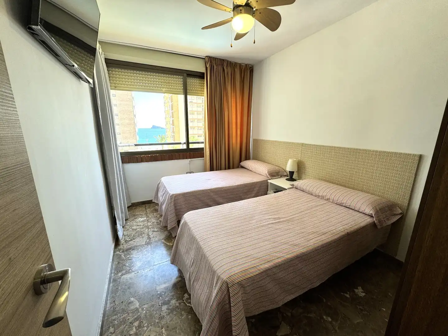 Schlafzimmer von Wohnungen zur Miete in Benidorm mit Klimaanlage, Heizung und Terrasse
