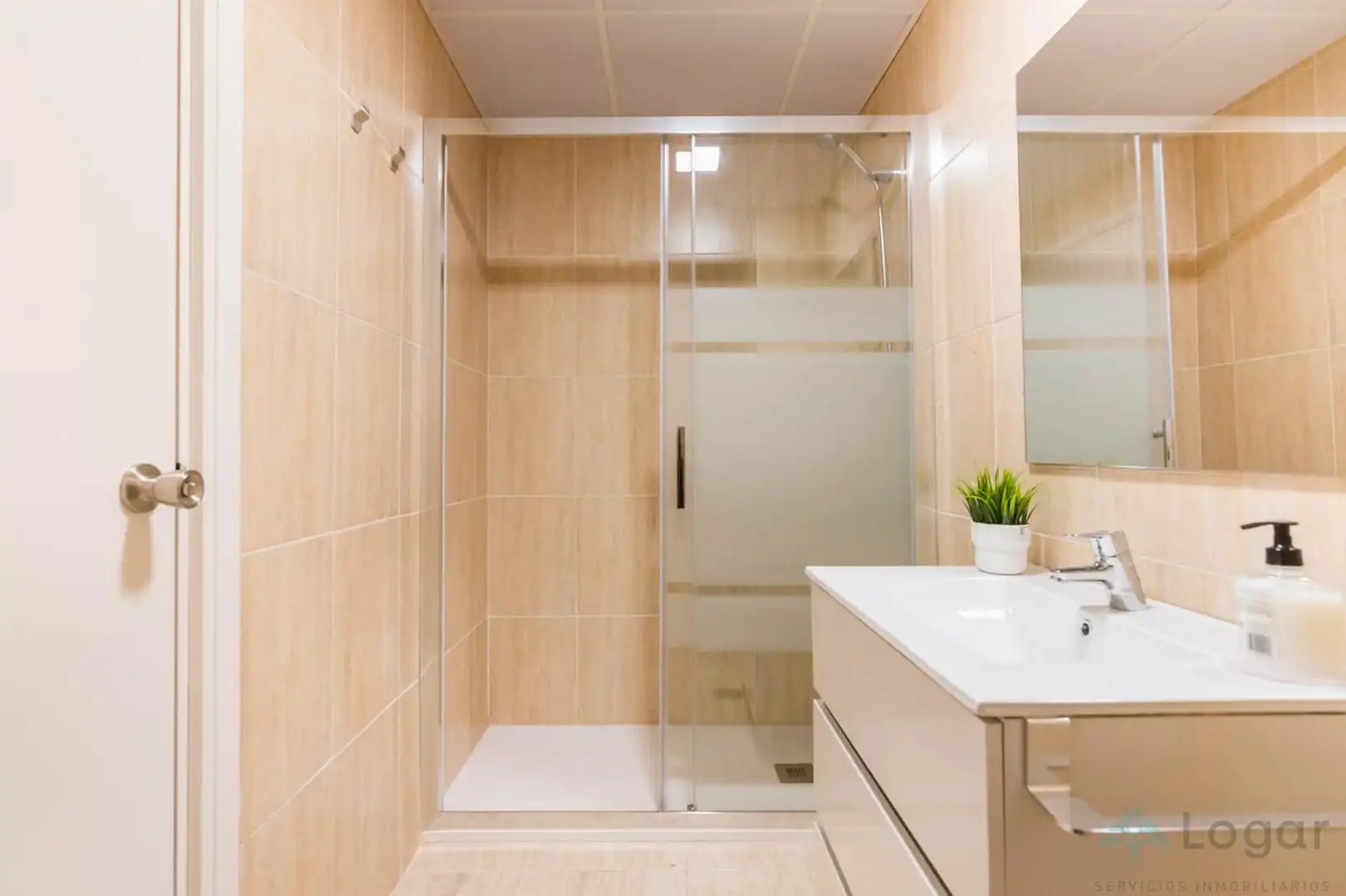 Bathroom of Flat for share in Norte