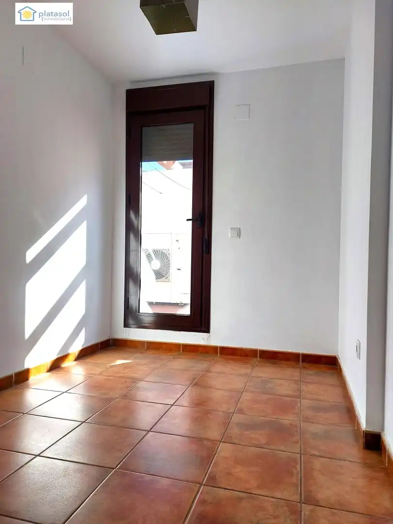 Dormitori de Casa adosada en venda en Guillena amb Aire condicionat, Calefacció i Jardí privat